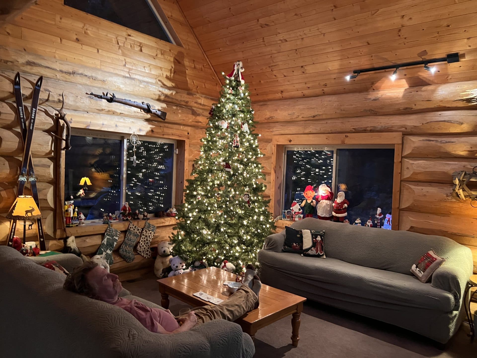 Lodge interior decorated for the holidays with warm lighting